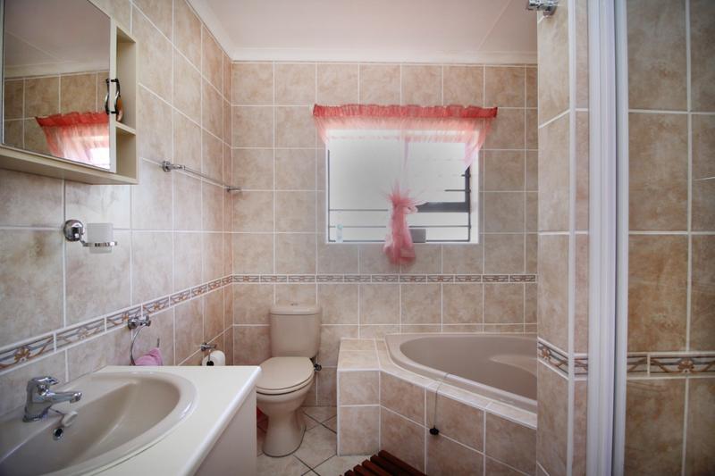 4 Bedroom Property for Sale in Fraaiuitsig Western Cape